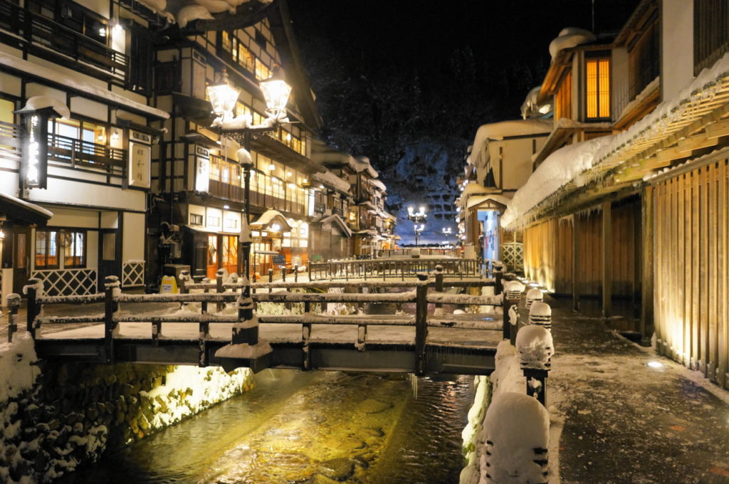 銀山荘の外観（建物全景）