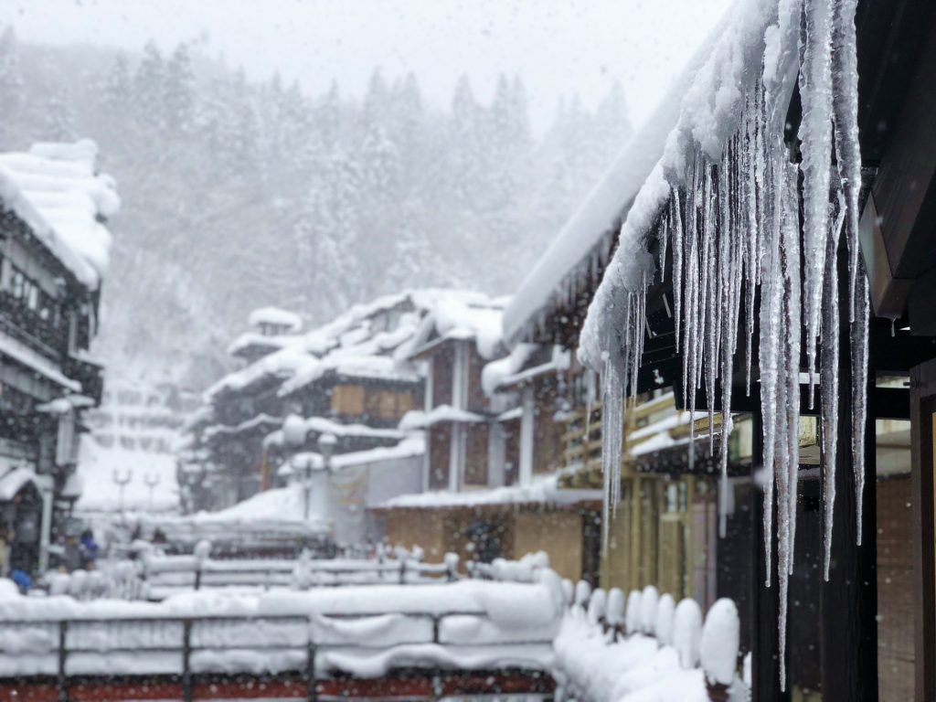 冬の銀山温泉 雪景色パノラマ