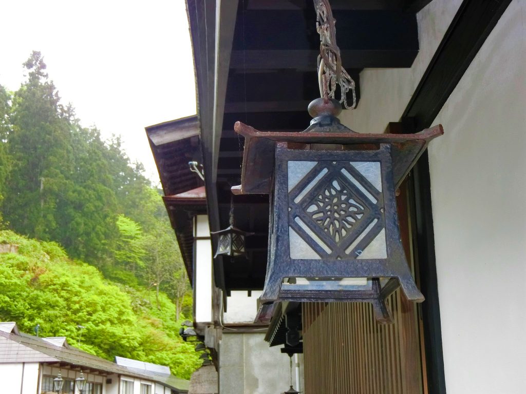 レトロバスで行く、春の銀山温泉 - 記事の写真 レトロバスで行く、春の銀山温泉 - 記事の写真