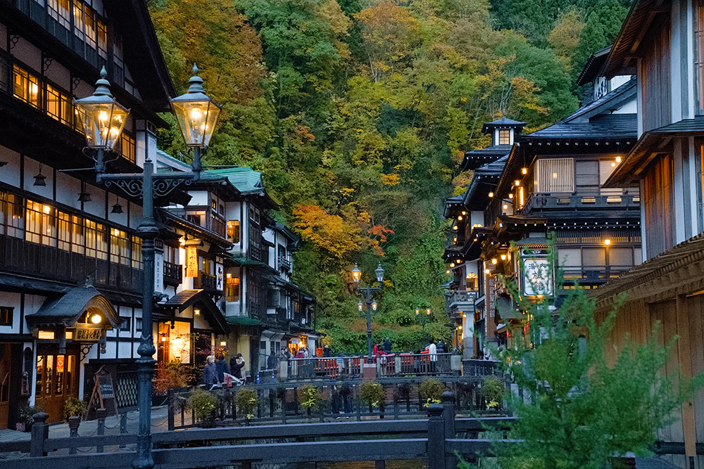 銀山温泉の紅葉は例年10月下旬頃から