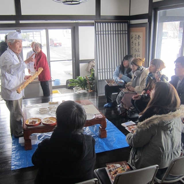 名水の地で楽しむ、六田麩街道の焼き麩づくり - 記事の写真 名水の地で楽しむ、六田麩街道の焼き麩づくり - 記事の写真