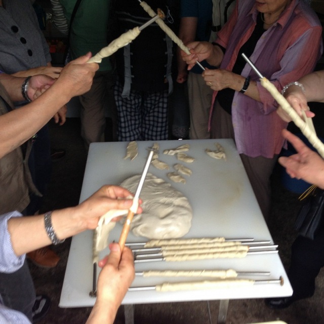 名水の地で楽しむ、六田麩街道の焼き麩づくり - 記事の写真 名水の地で楽しむ、六田麩街道の焼き麩づくり - 記事の写真